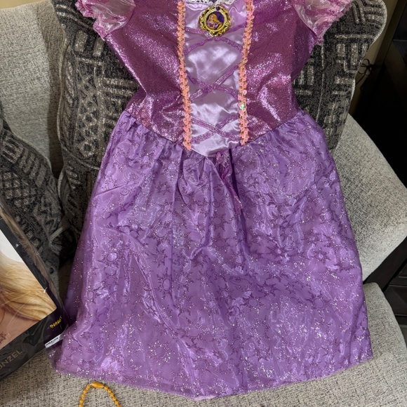 Rapunzel Costume - Picture 2 of 6